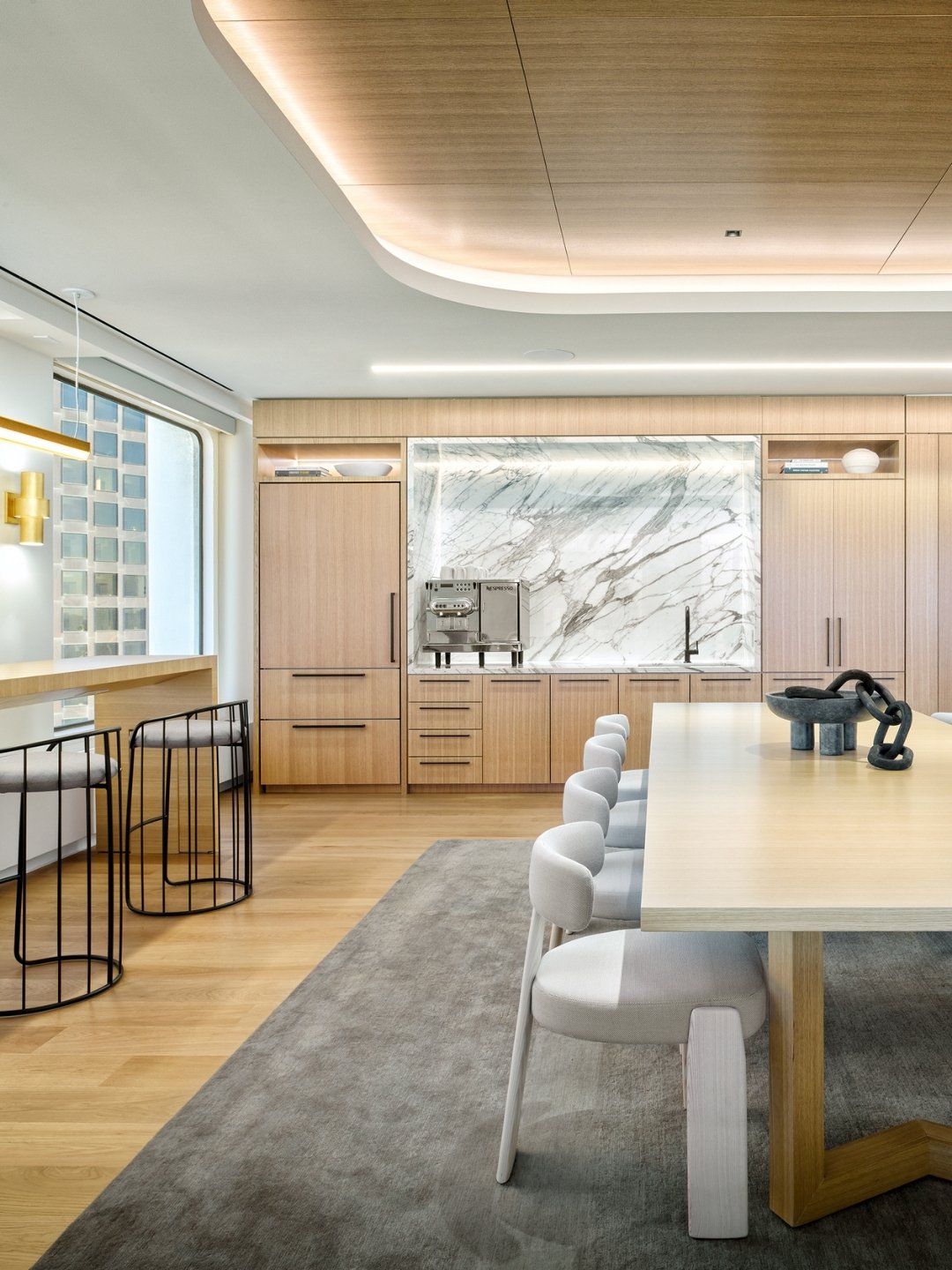 Our global law firm project, located in San Francisco, aspires to capture and frame each of the Bay&rsquo;s Landmarks while offering a highly efficient and comfortable environment. The design draws inspiration from the journey employees and visitors 